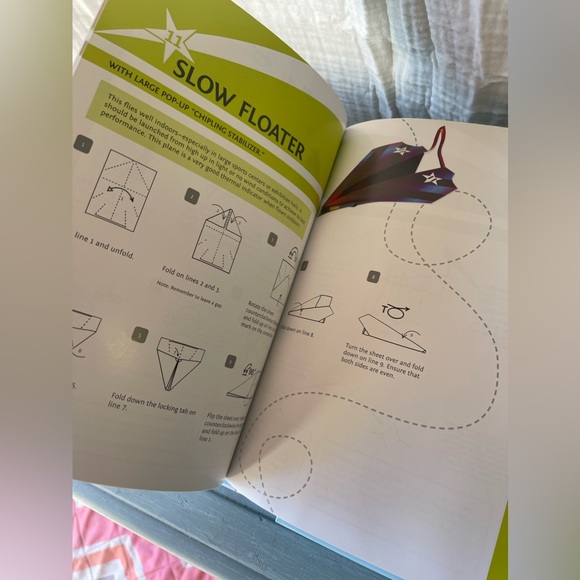 Paper planes kit and book - Picture 10 of 14